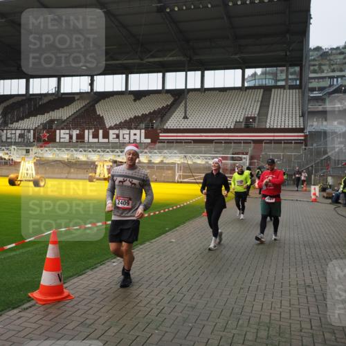 07.12.2025 - St. Pauli X-Mass-Run No. 15 Fabian Wolf http://msf.ph/oto/9418080 07.12.2025 11:23:38 Ziel 2037, 2387, 2389, 2409, 3190, 3191, 3302, 4648 meine-sportfotos.de