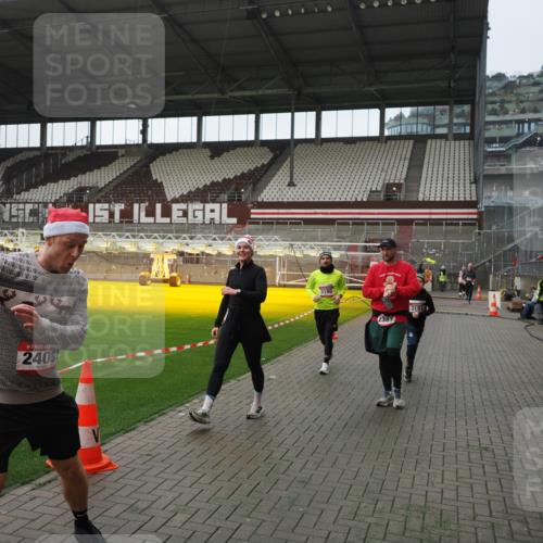 07.12.2025 - St. Pauli X-Mass-Run No. 15 Fabian Wolf http://msf.ph/oto/9418085 07.12.2025 11:23:40 Ziel 2037, 2387, 2389, 2409, 3071, 3190, 3191, 3302, 4648 meine-sportfotos.de