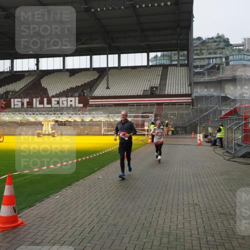 07.12.2025 - St. Pauli X-Mass-Run No. 15 Fabian Wolf http://msf.ph/oto/9418095 07.12.2025 11:23:47 Ziel 593, 2387, 2389, 2409, 3071, 3190, 3191 meine-sportfotos.de