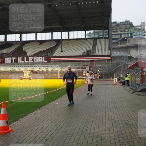 07.12.2025 - St. Pauli X-Mass-Run No. 15 Fabian Wolf http://msf.ph/oto/9418096 07.12.2025 11:23:47 Ziel 593, 2387, 2389, 2409, 3071, 3190, 3191 meine-sportfotos.de