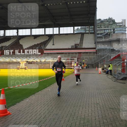 07.12.2025 - St. Pauli X-Mass-Run No. 15 Fabian Wolf http://msf.ph/oto/9418097 07.12.2025 11:23:47 Ziel 593, 2387, 2389, 2409, 3071, 3190, 3191 meine-sportfotos.de