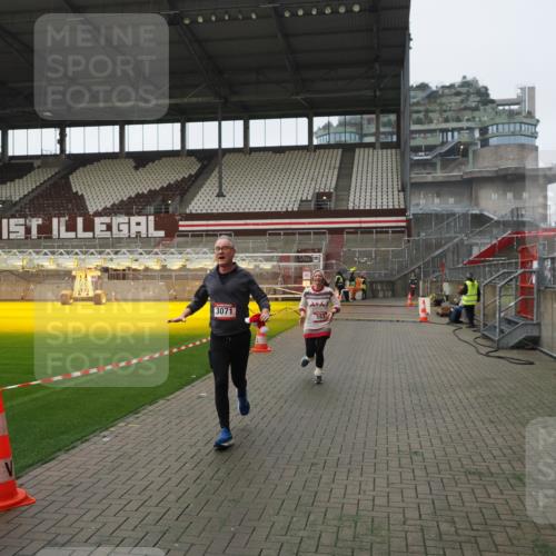 07.12.2025 - St. Pauli X-Mass-Run No. 15 Fabian Wolf http://msf.ph/oto/9418099 07.12.2025 11:23:48 Ziel 593, 2387, 2389, 2409, 3071, 3190, 3191 meine-sportfotos.de