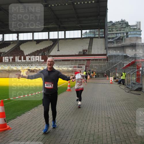 07.12.2025 - St. Pauli X-Mass-Run No. 15 Fabian Wolf http://msf.ph/oto/9418102 07.12.2025 11:23:48 Ziel 593, 2387, 2389, 2409, 3071, 3190, 3191 meine-sportfotos.de