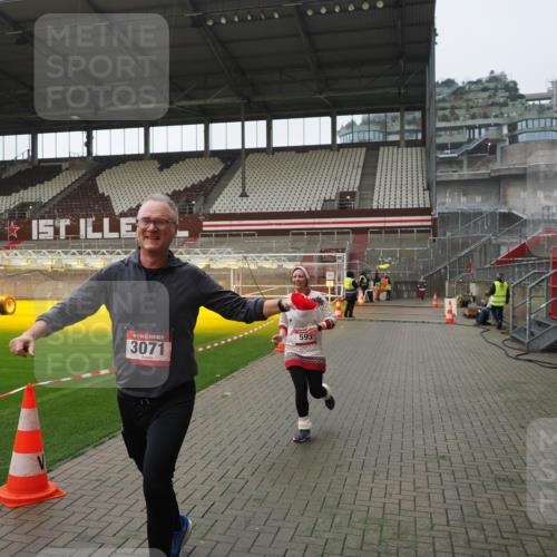 07.12.2025 - St. Pauli X-Mass-Run No. 15 Fabian Wolf http://msf.ph/oto/9418104 07.12.2025 11:23:49 Ziel 593, 2387, 2389, 2409, 3071, 3190, 3191 meine-sportfotos.de