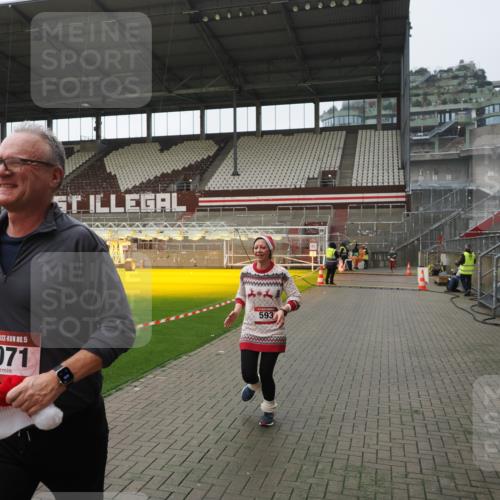 07.12.2025 - St. Pauli X-Mass-Run No. 15 Fabian Wolf http://msf.ph/oto/9418106 07.12.2025 11:23:49 Ziel 593, 2387, 2389, 2409, 3071, 3190, 3191 meine-sportfotos.de