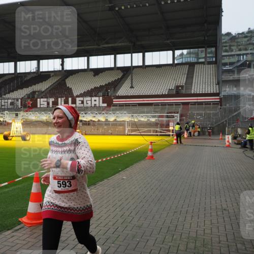 07.12.2025 - St. Pauli X-Mass-Run No. 15 Fabian Wolf http://msf.ph/oto/9418110 07.12.2025 11:23:50 Ziel 593, 2387, 2389, 2409, 3071, 3190, 3191 meine-sportfotos.de