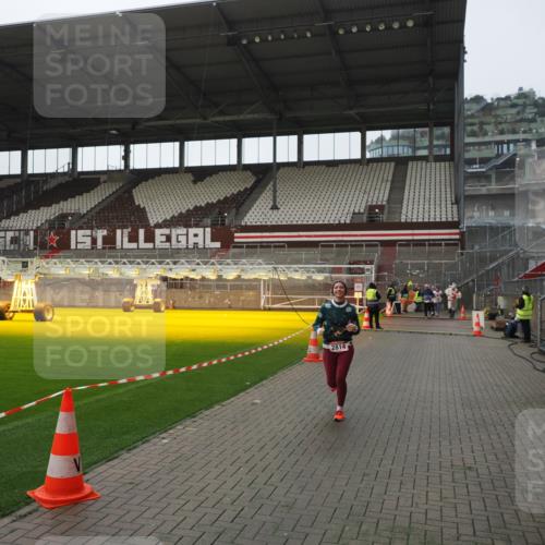07.12.2025 - St. Pauli X-Mass-Run No. 15 Fabian Wolf http://msf.ph/oto/9418116 07.12.2025 11:23:58 Ziel 593, 2814, 3071 meine-sportfotos.de