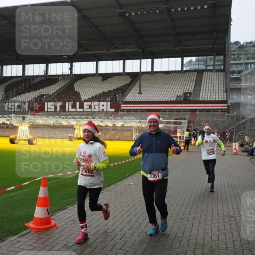 07.12.2025 - St. Pauli X-Mass-Run No. 15 Fabian Wolf http://msf.ph/oto/9418142 07.12.2025 11:24:10 Ziel 813, 2386, 2388, 2814, 3361, 4840, 4841 meine-sportfotos.de