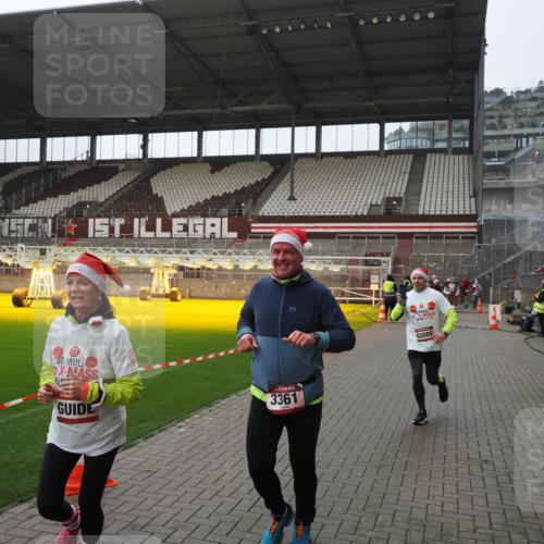07.12.2025 - St. Pauli X-Mass-Run No. 15 Fabian Wolf http://msf.ph/oto/9418144 07.12.2025 11:24:11 Ziel 813, 2386, 2388, 2814, 3361, 4840, 4841 meine-sportfotos.de