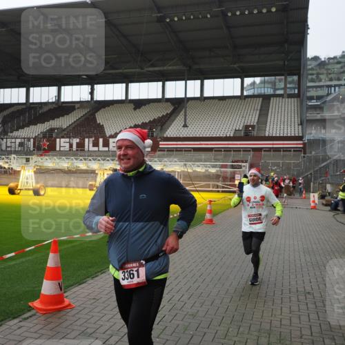 07.12.2025 - St. Pauli X-Mass-Run No. 15 Fabian Wolf http://msf.ph/oto/9418146 07.12.2025 11:24:11 Ziel 813, 2386, 2388, 2814, 3361, 4840, 4841 meine-sportfotos.de