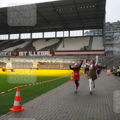 07.12.2025 - St. Pauli X-Mass-Run No. 15 Fabian Wolf http://msf.ph/oto/9418159 07.12.2025 11:24:16 Ziel 672, 813, 2386, 2388, 2605, 2606, 2875, 2881, 3361, 4840, 4841 meine-sportfotos.de