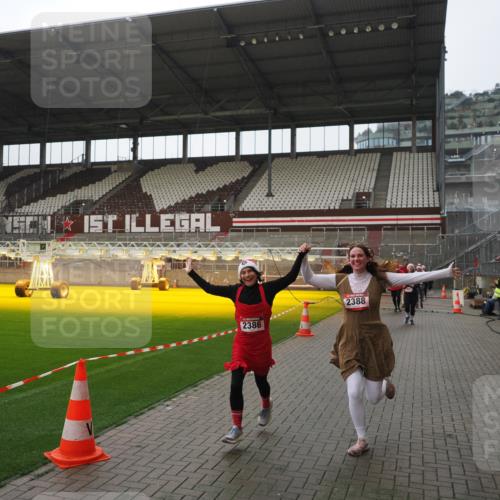 07.12.2025 - St. Pauli X-Mass-Run No. 15 Fabian Wolf http://msf.ph/oto/9418163 07.12.2025 11:24:17 Ziel 672, 813, 2386, 2388, 2605, 2606, 2875, 2881, 3361, 4840, 4841 meine-sportfotos.de