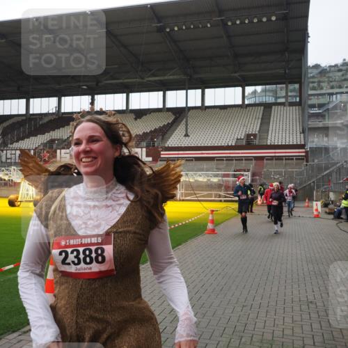 07.12.2025 - St. Pauli X-Mass-Run No. 15 Fabian Wolf http://msf.ph/oto/9418168 07.12.2025 11:24:18 Ziel 672, 813, 1773, 2386, 2388, 2605, 2606, 2875, 2881, 3361, 4840, 4841 meine-sportfotos.de