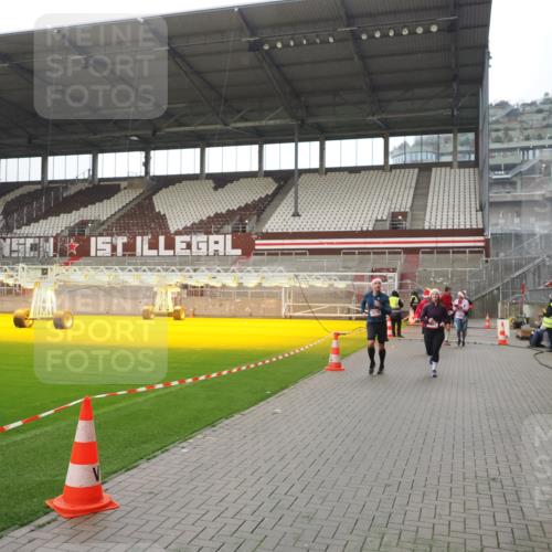 07.12.2025 - St. Pauli X-Mass-Run No. 15 Fabian Wolf http://msf.ph/oto/9418170 07.12.2025 11:24:19 Ziel 672, 813, 1773, 2386, 2388, 2605, 2606, 2875, 2881, 3361, 4840, 4841 meine-sportfotos.de