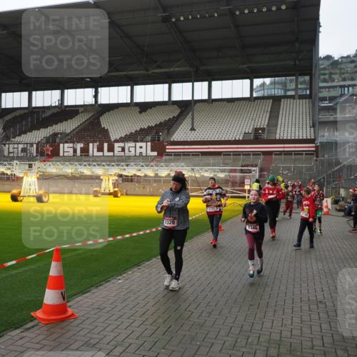 07.12.2025 - St. Pauli X-Mass-Run No. 15 Fabian Wolf http://msf.ph/oto/9418232 07.12.2025 11:24:43 Ziel 705, 1320, 1346, 1384, 1427, 1752, 2448, 2480, 2852, 2859, 2869, 3092, 3193, 3194, 3195, 3306, 4632 meine-sportfotos.de