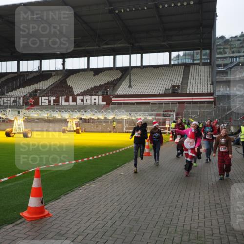 07.12.2025 - St. Pauli X-Mass-Run No. 15 Fabian Wolf http://msf.ph/oto/9418265 07.12.2025 11:24:50 Ziel 705, 1320, 1346, 1384, 1427, 1752, 2447, 2448, 2480, 2859, 2869, 3193, 3194, 3195, 3306, 3314, 4632 meine-sportfotos.de
