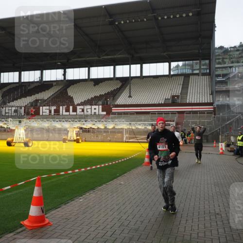 07.12.2025 - St. Pauli X-Mass-Run No. 15 Fabian Wolf http://msf.ph/oto/9418359 07.12.2025 11:25:22 Ziel 1544, 1961, 2151, 2244, 3126, 3290, 3296, 3301, 4101, 5003 meine-sportfotos.de