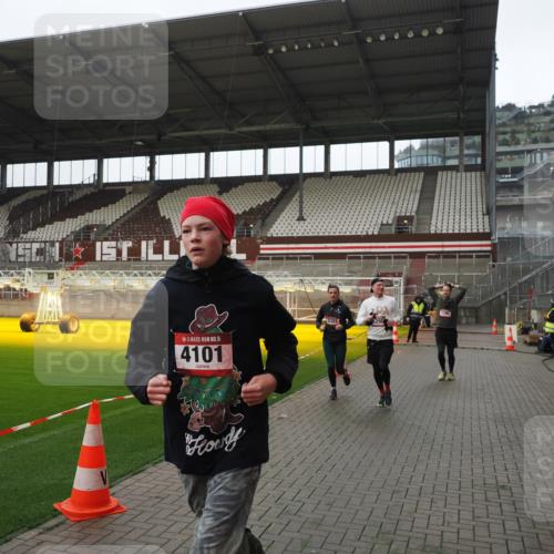 07.12.2025 - St. Pauli X-Mass-Run No. 15 Fabian Wolf http://msf.ph/oto/9418363 07.12.2025 11:25:23 Ziel 1544, 1961, 2151, 2244, 3126, 3290, 3296, 3301, 4101 meine-sportfotos.de