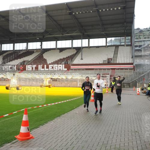 07.12.2025 - St. Pauli X-Mass-Run No. 15 Fabian Wolf http://msf.ph/oto/9418365 07.12.2025 11:25:23 Ziel 1544, 1961, 2151, 2244, 3126, 3290, 3296, 3301, 4101 meine-sportfotos.de