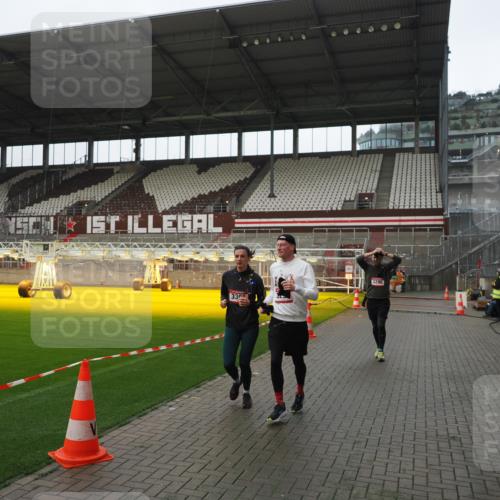07.12.2025 - St. Pauli X-Mass-Run No. 15 Fabian Wolf http://msf.ph/oto/9418366 07.12.2025 11:25:24 Ziel 1544, 1961, 2244, 3126, 3290, 3296, 3301, 4101 meine-sportfotos.de