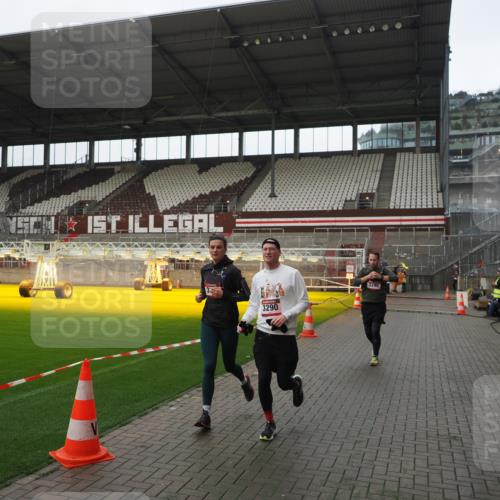 07.12.2025 - St. Pauli X-Mass-Run No. 15 Fabian Wolf http://msf.ph/oto/9418367 07.12.2025 11:25:24 Ziel 1544, 1961, 2244, 3126, 3290, 3296, 3301, 4101 meine-sportfotos.de