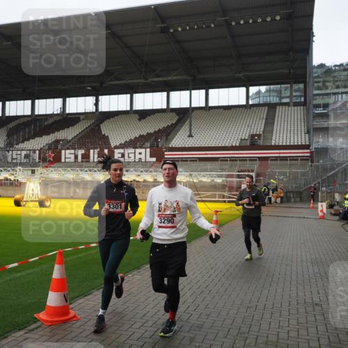 07.12.2025 - St. Pauli X-Mass-Run No. 15 Fabian Wolf http://msf.ph/oto/9418369 07.12.2025 11:25:25 Ziel 2244, 3126, 3290, 3296, 3301, 4101 meine-sportfotos.de