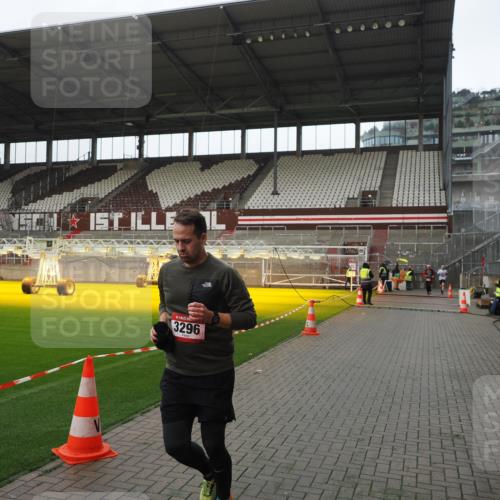 07.12.2025 - St. Pauli X-Mass-Run No. 15 Fabian Wolf http://msf.ph/oto/9418374 07.12.2025 11:25:26 Ziel 2244, 3290, 3296, 3301, 4101 meine-sportfotos.de