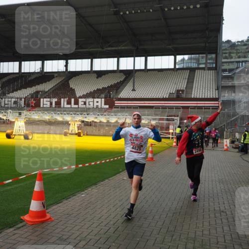 07.12.2025 - St. Pauli X-Mass-Run No. 15 Fabian Wolf http://msf.ph/oto/9418383 07.12.2025 11:25:36 Ziel 1334, 1339, 1379, 1388, 1672, 2498, 3290, 3296, 3301, 4101, 4654, 4825 meine-sportfotos.de