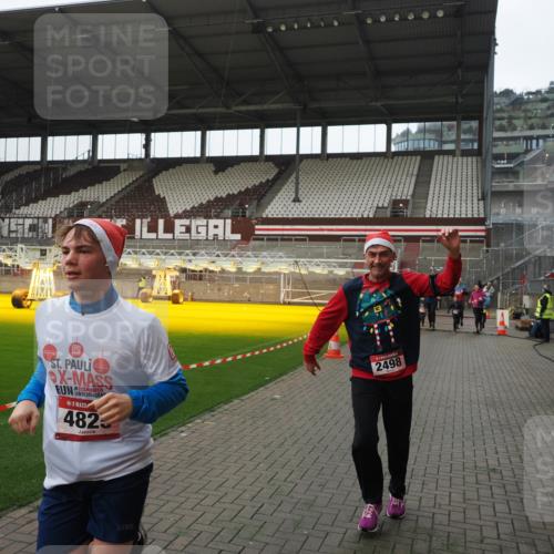 07.12.2025 - St. Pauli X-Mass-Run No. 15 Fabian Wolf http://msf.ph/oto/9418387 07.12.2025 11:25:37 Ziel 1334, 1339, 1379, 1388, 1672, 2498, 3290, 3296, 3301, 4101, 4654, 4825 meine-sportfotos.de