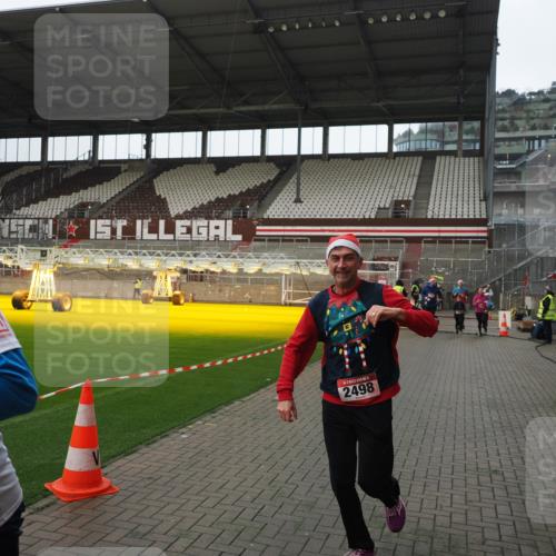 07.12.2025 - St. Pauli X-Mass-Run No. 15 Fabian Wolf http://msf.ph/oto/9418388 07.12.2025 11:25:37 Ziel 1334, 1339, 1379, 1388, 1672, 2498, 3290, 3296, 3301, 4101, 4654, 4825 meine-sportfotos.de
