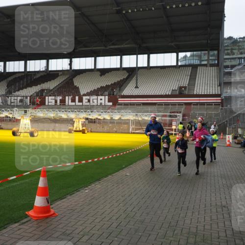 07.12.2025 - St. Pauli X-Mass-Run No. 15 Fabian Wolf http://msf.ph/oto/9418391 07.12.2025 11:25:41 Ziel 1334, 1339, 1379, 1388, 1593, 1672, 2498, 4654, 4825 meine-sportfotos.de