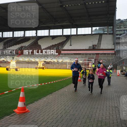 07.12.2025 - St. Pauli X-Mass-Run No. 15 Fabian Wolf http://msf.ph/oto/9418393 07.12.2025 11:25:41 Ziel 1334, 1339, 1379, 1388, 1593, 1672, 2498, 4654, 4825 meine-sportfotos.de