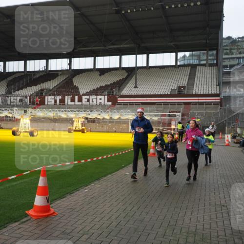 07.12.2025 - St. Pauli X-Mass-Run No. 15 Fabian Wolf http://msf.ph/oto/9418394 07.12.2025 11:25:42 Ziel 1334, 1339, 1379, 1388, 1593, 1672, 2498, 4654, 4825 meine-sportfotos.de