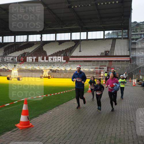 07.12.2025 - St. Pauli X-Mass-Run No. 15 Fabian Wolf http://msf.ph/oto/9418395 07.12.2025 11:25:42 Ziel 1334, 1339, 1379, 1388, 1593, 1672, 2498, 4654, 4825 meine-sportfotos.de