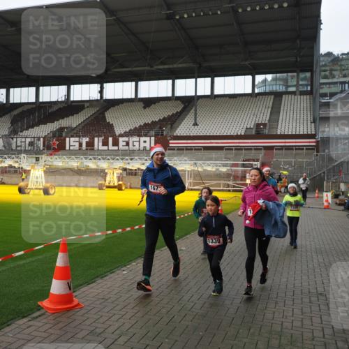 07.12.2025 - St. Pauli X-Mass-Run No. 15 Fabian Wolf http://msf.ph/oto/9418398 07.12.2025 11:25:42 Ziel 1334, 1339, 1379, 1388, 1593, 1672, 2498, 4654, 4825 meine-sportfotos.de