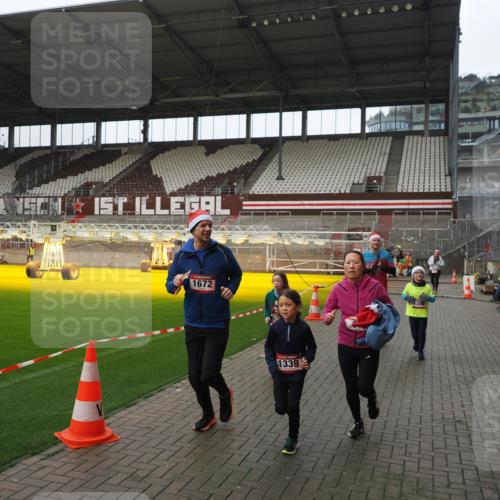 07.12.2025 - St. Pauli X-Mass-Run No. 15 Fabian Wolf http://msf.ph/oto/9418399 07.12.2025 11:25:43 Ziel 1334, 1339, 1379, 1388, 1593, 1672, 2498, 4654, 4825 meine-sportfotos.de