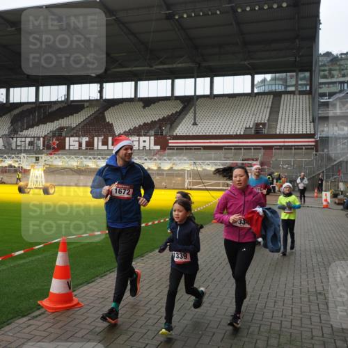 07.12.2025 - St. Pauli X-Mass-Run No. 15 Fabian Wolf http://msf.ph/oto/9418400 07.12.2025 11:25:43 Ziel 1334, 1339, 1379, 1388, 1593, 1672, 2498, 4654, 4825 meine-sportfotos.de