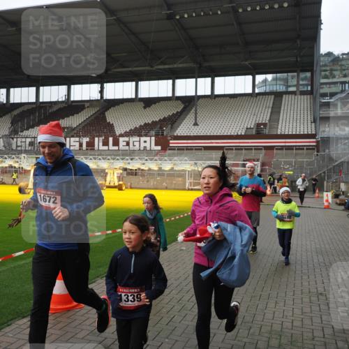 07.12.2025 - St. Pauli X-Mass-Run No. 15 Fabian Wolf http://msf.ph/oto/9418402 07.12.2025 11:25:43 Ziel 1334, 1339, 1379, 1388, 1593, 1672, 2498, 4654, 4825 meine-sportfotos.de