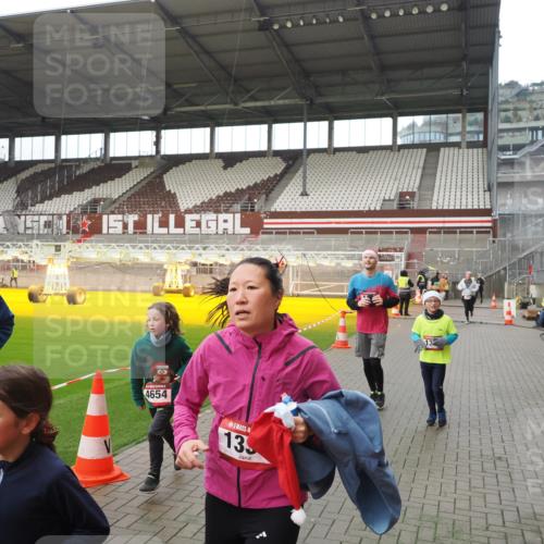 07.12.2025 - St. Pauli X-Mass-Run No. 15 Fabian Wolf http://msf.ph/oto/9418404 07.12.2025 11:25:44 Ziel 1334, 1339, 1379, 1388, 1593, 1672, 2498, 4654, 4825 meine-sportfotos.de