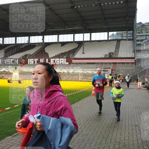 07.12.2025 - St. Pauli X-Mass-Run No. 15 Fabian Wolf http://msf.ph/oto/9418405 07.12.2025 11:25:44 Ziel 1334, 1339, 1379, 1388, 1593, 1672, 2498, 4654, 4825 meine-sportfotos.de