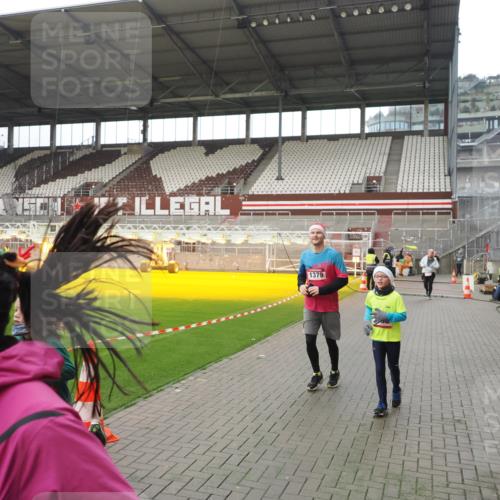 07.12.2025 - St. Pauli X-Mass-Run No. 15 Fabian Wolf http://msf.ph/oto/9418406 07.12.2025 11:25:44 Ziel 1334, 1339, 1379, 1388, 1593, 1672, 2498, 4654, 4825 meine-sportfotos.de