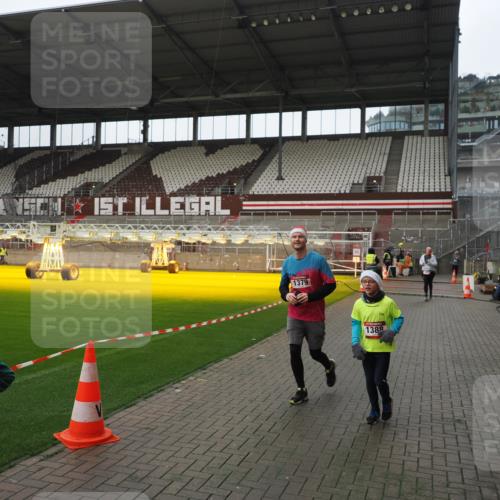 07.12.2025 - St. Pauli X-Mass-Run No. 15 Fabian Wolf http://msf.ph/oto/9418407 07.12.2025 11:25:44 Ziel 1334, 1339, 1379, 1388, 1593, 1672, 2498, 4654, 4825 meine-sportfotos.de