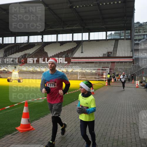 07.12.2025 - St. Pauli X-Mass-Run No. 15 Fabian Wolf http://msf.ph/oto/9418412 07.12.2025 11:25:45 Ziel 1334, 1339, 1379, 1388, 1593, 1672, 2498, 4654, 4825 meine-sportfotos.de
