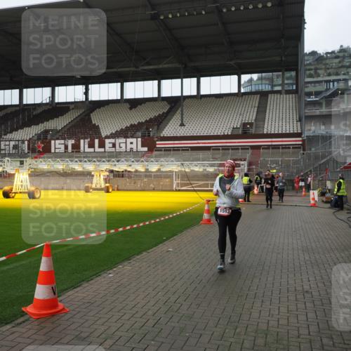 07.12.2025 - St. Pauli X-Mass-Run No. 15 Fabian Wolf http://msf.ph/oto/9418420 07.12.2025 11:25:49 Ziel 1334, 1339, 1379, 1388, 1593, 1672, 2055, 2498, 3050, 3051, 4654, 4825 meine-sportfotos.de