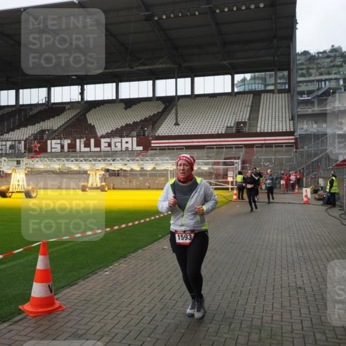 07.12.2025 - St. Pauli X-Mass-Run No. 15 Fabian Wolf http://msf.ph/oto/9418422 07.12.2025 11:25:50 Ziel 1334, 1339, 1379, 1388, 1593, 1672, 2055, 3050, 3051, 4654 meine-sportfotos.de