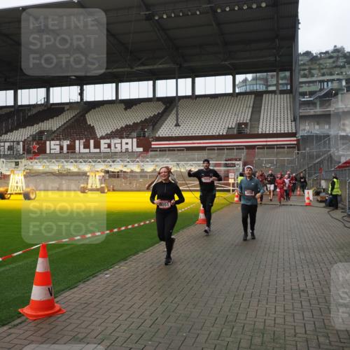 07.12.2025 - St. Pauli X-Mass-Run No. 15 Fabian Wolf http://msf.ph/oto/9418424 07.12.2025 11:25:54 Ziel 1079, 1334, 1339, 1379, 1388, 1593, 1672, 1673, 2055, 3050, 3051, 3068, 3070, 4654 meine-sportfotos.de