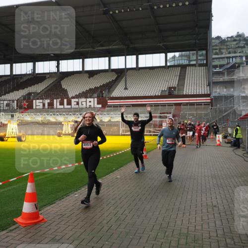 07.12.2025 - St. Pauli X-Mass-Run No. 15 Fabian Wolf http://msf.ph/oto/9418427 07.12.2025 11:25:55 Ziel 678, 1079, 1334, 1339, 1344, 1356, 1379, 1388, 1593, 1672, 1673, 2055, 3050, 3051, 3068, 3070, 4654 meine-sportfotos.de