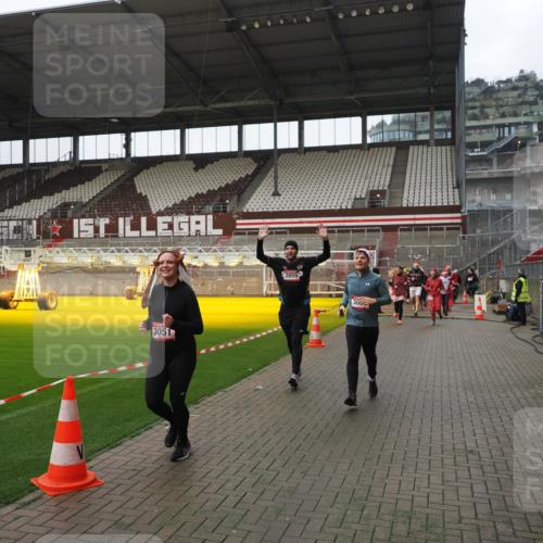 07.12.2025 - St. Pauli X-Mass-Run No. 15 Fabian Wolf http://msf.ph/oto/9418428 07.12.2025 11:25:55 Ziel 678, 1079, 1334, 1339, 1344, 1356, 1379, 1388, 1593, 1672, 1673, 2055, 3050, 3051, 3068, 3070, 4654 meine-sportfotos.de