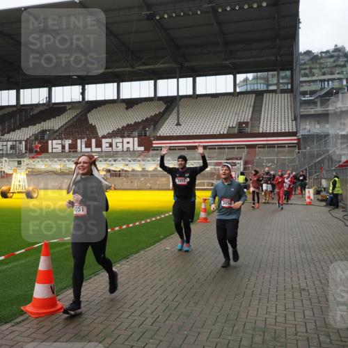07.12.2025 - St. Pauli X-Mass-Run No. 15 Fabian Wolf http://msf.ph/oto/9418429 07.12.2025 11:25:55 Ziel 678, 1079, 1334, 1339, 1344, 1356, 1379, 1388, 1593, 1672, 1673, 2055, 3050, 3051, 3068, 3070, 4654 meine-sportfotos.de
