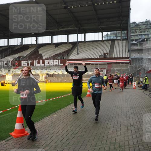 07.12.2025 - St. Pauli X-Mass-Run No. 15 Fabian Wolf http://msf.ph/oto/9418430 07.12.2025 11:25:55 Ziel 678, 1079, 1334, 1339, 1344, 1356, 1379, 1388, 1593, 1672, 1673, 2055, 3050, 3051, 3068, 3070, 4654 meine-sportfotos.de